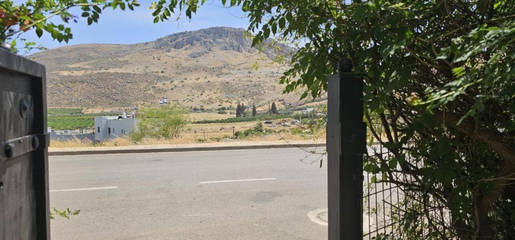 Villa נופש דביר - סוויטות מהממות ובקתה כפרית עם ג'קוזי ליד הכנרת - יש מקלט צמוד Migdal Exterior foto