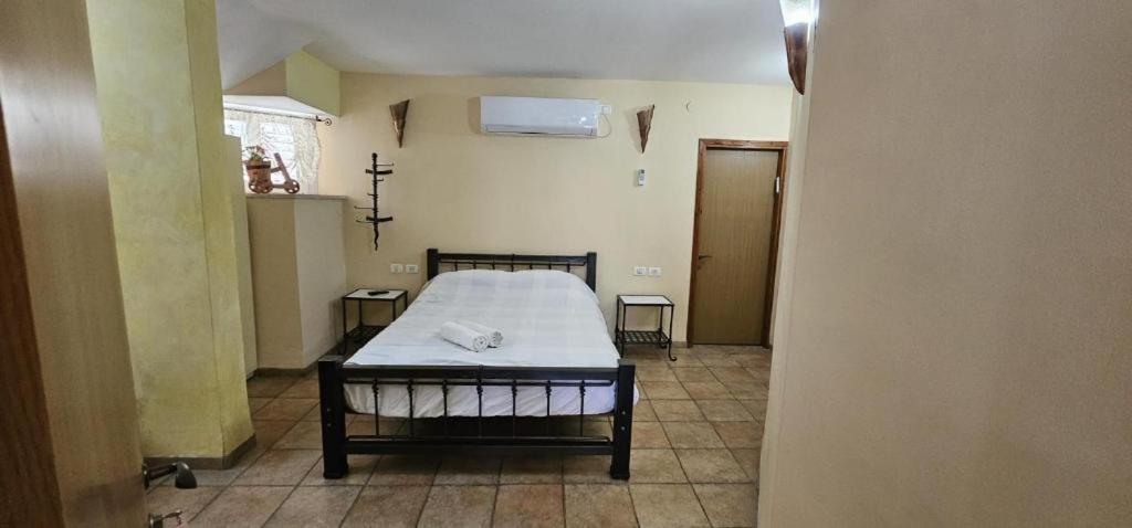 Villa נופש דביר - סוויטות מהממות ובקתה כפרית עם ג'קוזי ליד הכנרת - יש מקלט צמוד Migdal Zimmer foto