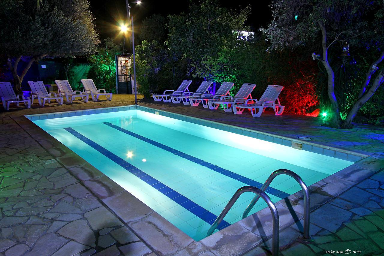 Villa נופש דביר - סוויטות מהממות ובקתה כפרית עם ג'קוזי ליד הכנרת - יש מקלט צמוד Migdal Exterior foto
